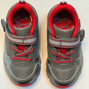 Stride Rite 7 wide toddler shoes - NEW